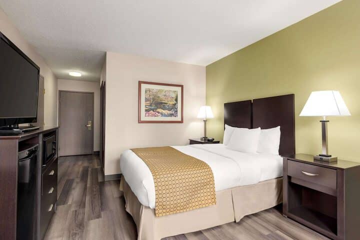 Room 5 of 25