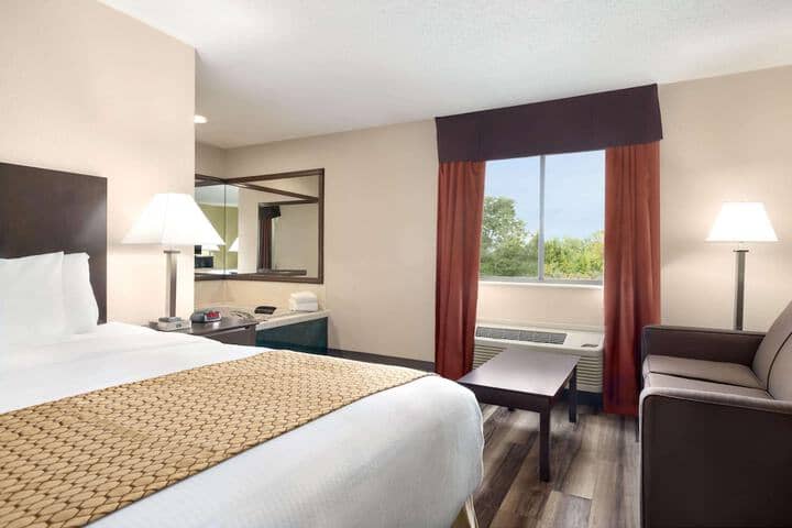 Room 12 of 25